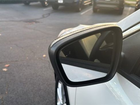 Used 2022 Ford Escape SE image 36