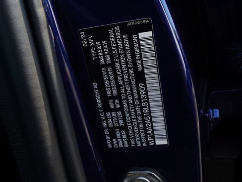 Used 2024 Porsche Macan AWD/4WD image 33