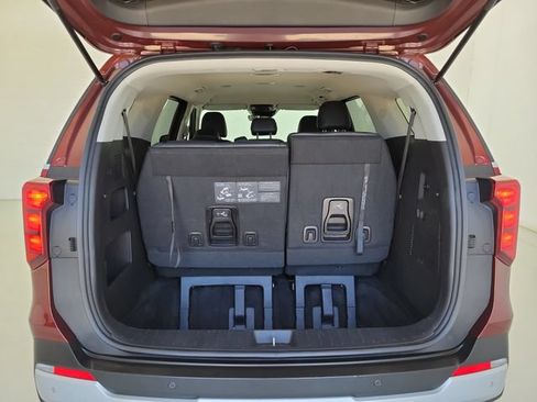 Used 2025 Kia Carnival FWD image 10