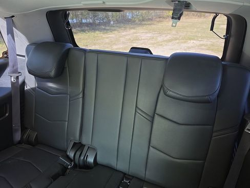 Used 2017 Cadillac Escalade Luxury AWD/4WD image 7