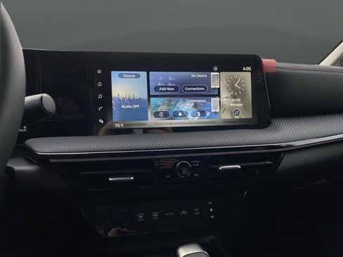 Certified 2025 Nissan Kicks SR image 7