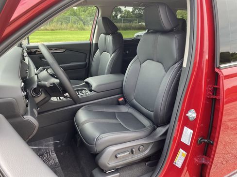 New 2025 Honda Pilot Touring image 4