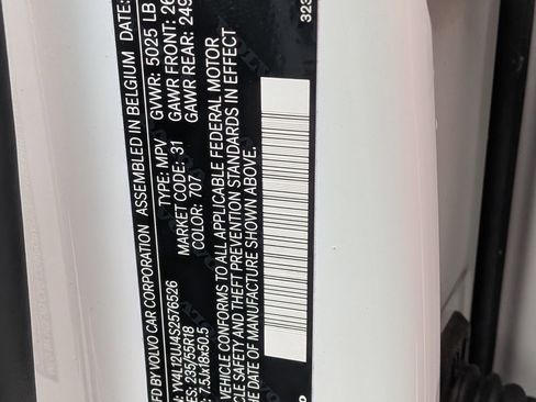 Used 2025 Volvo XC40 B5 Core image 36