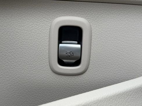 Used 2024 Mercedes-Benz C 300 Sedan image 12