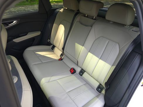 Used 2023 Audi Q4 e-tron Premium w/ Convenience Package image 15