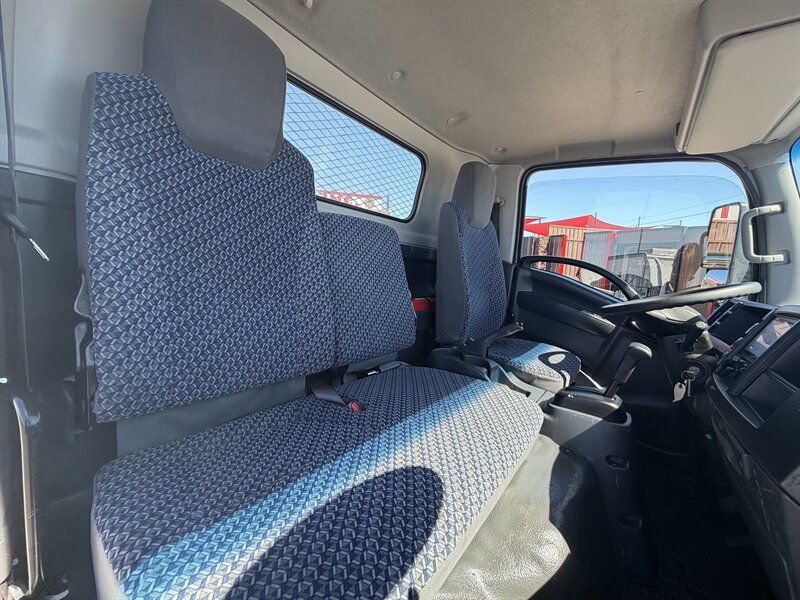 Used 2025 Isuzu NPR RWD image 16