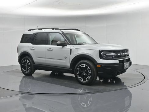 Certified 2023 Ford Bronco Sport Outer Banks w/ Tech Package AWD/4WD image 7