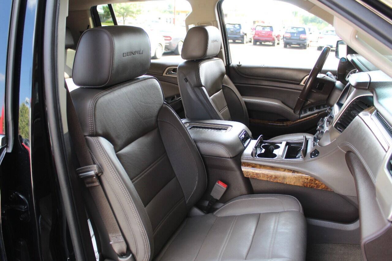 Used 2016 GMC Yukon XL Denali w/ Open Road Package AWD/4WD image 9