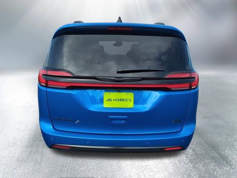 New 2026 Chrysler Pacifica Select w/ S Appearance Package image 5