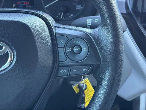 Used 2025 Toyota Corolla Cross L image 18