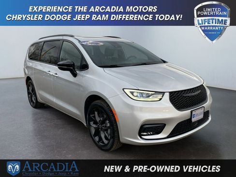 New 2026 Chrysler Pacifica Limited w/ S Appearance Package image 7