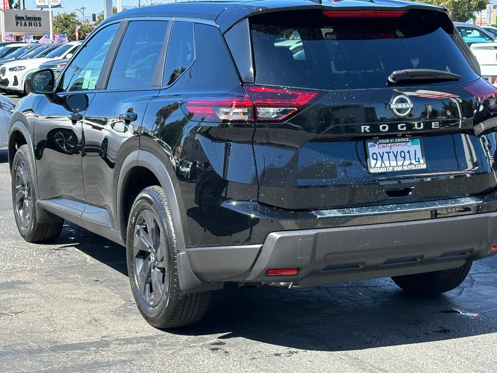 Used 2026 Nissan Rogue SV w/ Cold Weather Package FWD image 5
