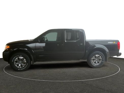 Used 2017 Nissan Frontier PRO-4X image 2