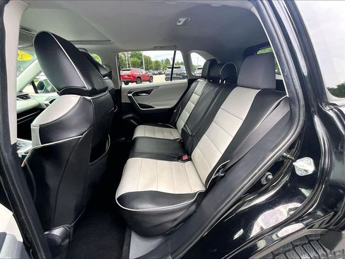 Used 2019 Toyota RAV4 XLE AWD/4WD image 13