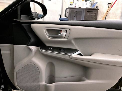 Used 2016 Toyota Camry LE FWD image 23