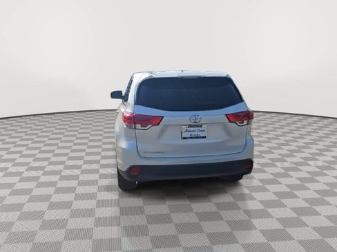 Used 2019 Toyota Highlander LE image 7