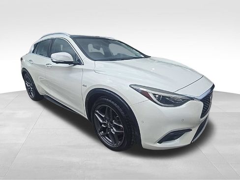 Used 2019 INFINITI QX30 w/ Navigation Package FWD image 7