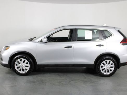 Certified 2018 Nissan Rogue S image 10