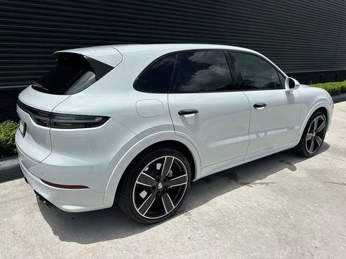 Certified 2019 Porsche Cayenne Turbo AWD/4WD image 9