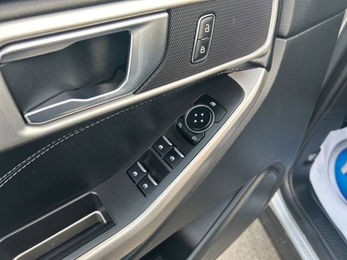 Used 2022 Ford Explorer XLT w/ Equipment Group 202A image 14