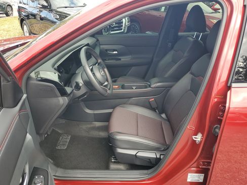 Certified 2025 Nissan Kicks SR image 13