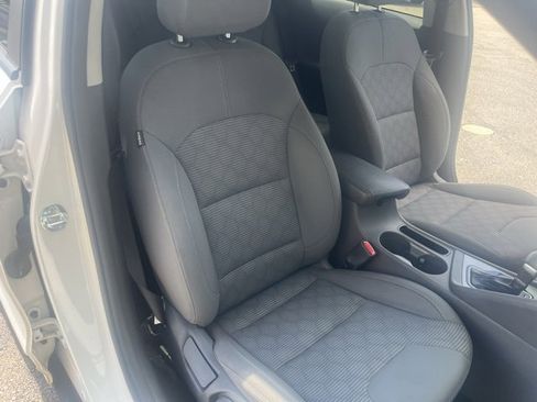 Used 2022 Kia Niro LX image 32