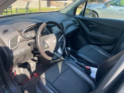 Used 2019 Chevrolet Trax LT w/ LT Convenience Package FWD image 9