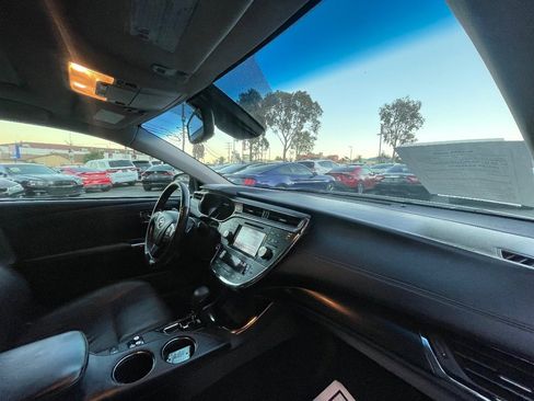 Used 2017 Toyota Avalon Touring image 12