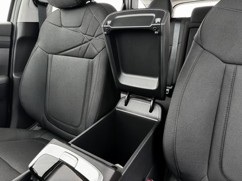 Used 2025 Hyundai Tucson SE image 18