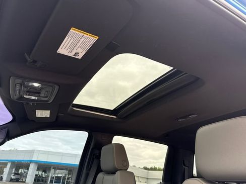 Used 2022 Chevrolet Silverado 1500 ZR2 w/ Technology Package image 33