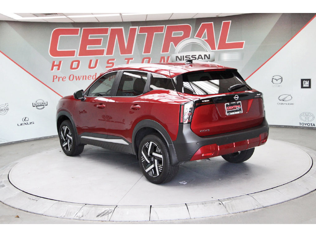 Used 2026 Nissan Kicks SV FWD image 3