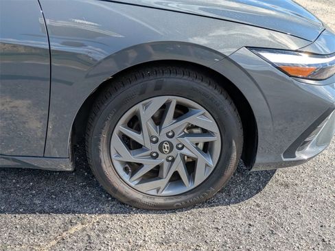 Used 2024 Hyundai Elantra SEL image 10
