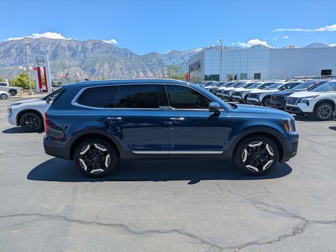 Used 2023 Kia Telluride S AWD/4WD image 2