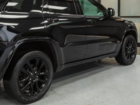 Used 2019 Jeep Grand Cherokee Altitude image 30
