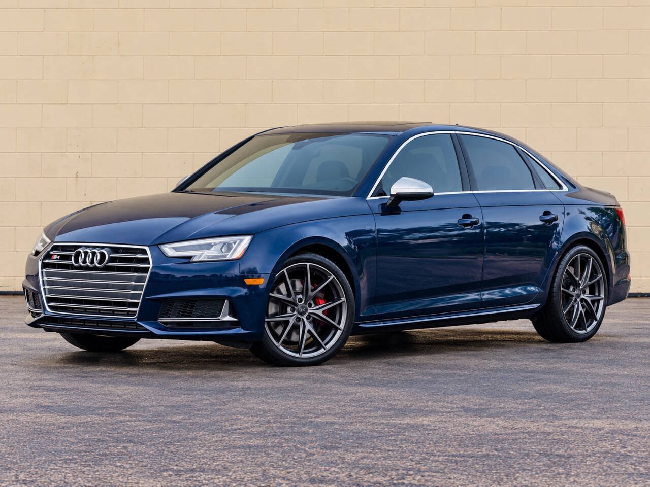 Used 2018 Audi S4 Premium Plus w/ Navigation Package AWD/4WD image 4