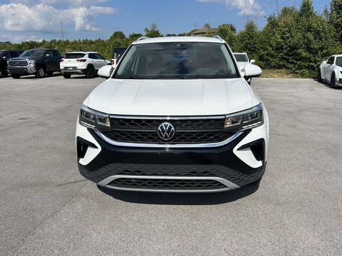 Used 2023 Volkswagen Taos SE FWD image 8