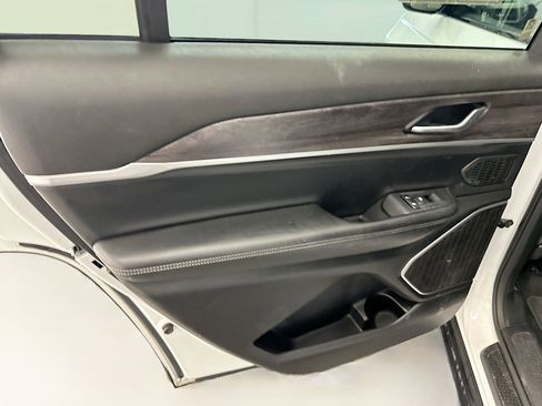 Used 2022 Jeep Grand Cherokee L Limited image 28