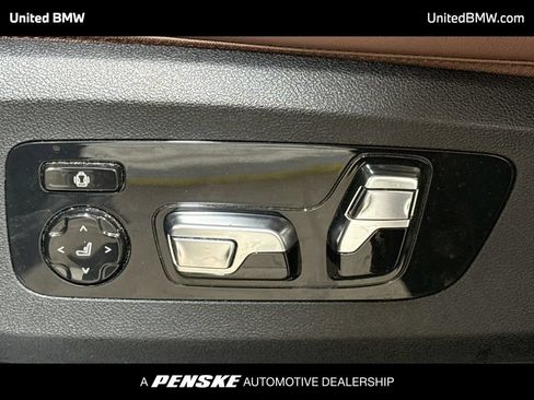 Used 2025 BMW X5 xDrive50e AWD/4WD image 4