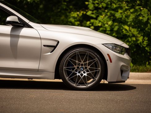 Used 2017 BMW M4 Convertible w/ Competition Package RWD image 7