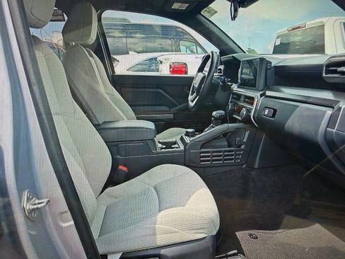 Used 2025 Toyota 4Runner SR5 AWD/4WD image 5
