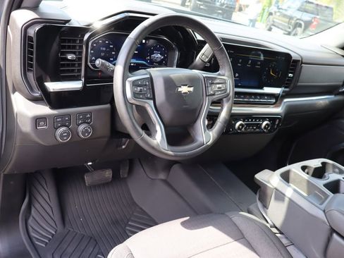 Used 2023 Chevrolet Silverado 1500 LT AWD/4WD image 5