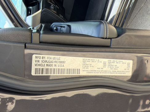 Used 2024 Jeep Grand Cherokee Laredo RWD image 20