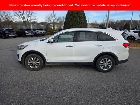 Used 2016 Kia Sorento LX w/ LX Convenience Package image 2