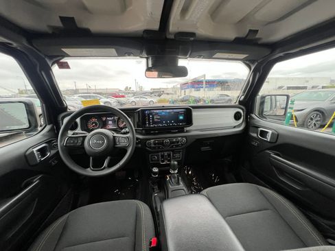 Used 2025 Jeep Wrangler Sport S image 33