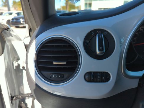 Used 2019 Volkswagen Beetle 2.0T SE image 38