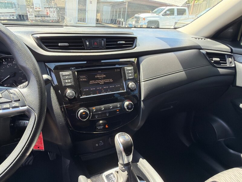 Used 2020 Nissan Rogue S FWD image 17