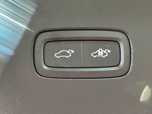 Used 2025 Volvo EX90 Plus image 24