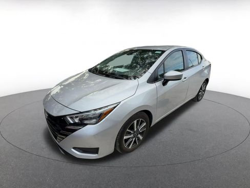 Used 2025 Nissan Versa SV image 3