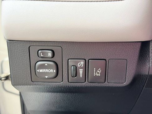 Used 2018 Toyota RAV4 XLE FWD image 34