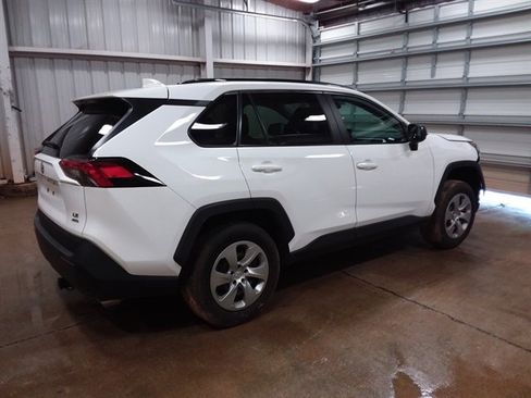 Used 2020 Toyota RAV4 LE AWD/4WD image 2